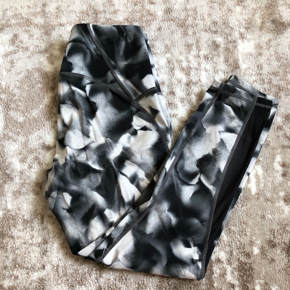 NWOT. Lululemon cropped leggings